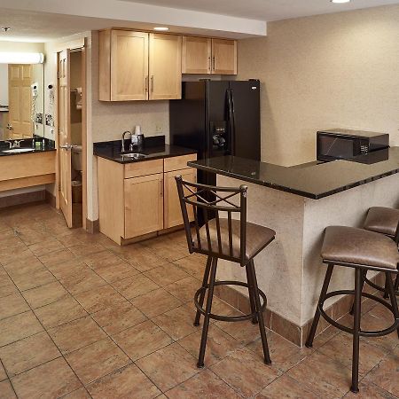Livinn Hotel Minneapolis North / Fridley Екстериор снимка