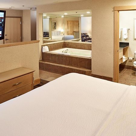 Livinn Hotel Minneapolis North / Fridley Екстериор снимка