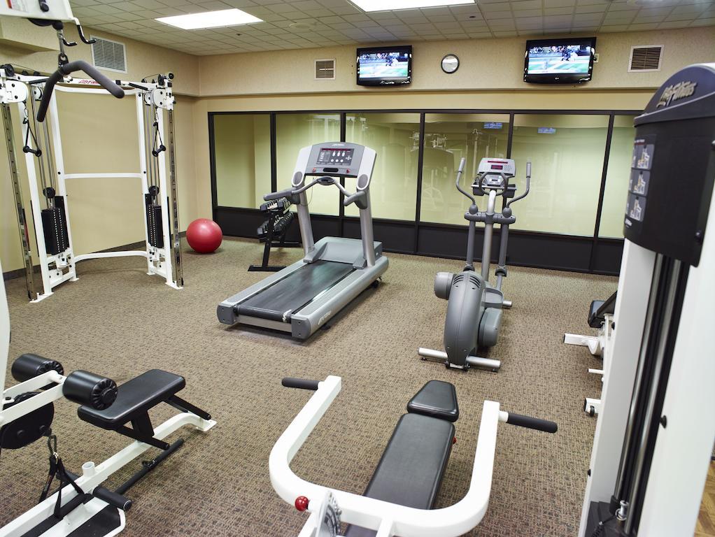 Livinn Hotel Minneapolis North / Fridley Екстериор снимка