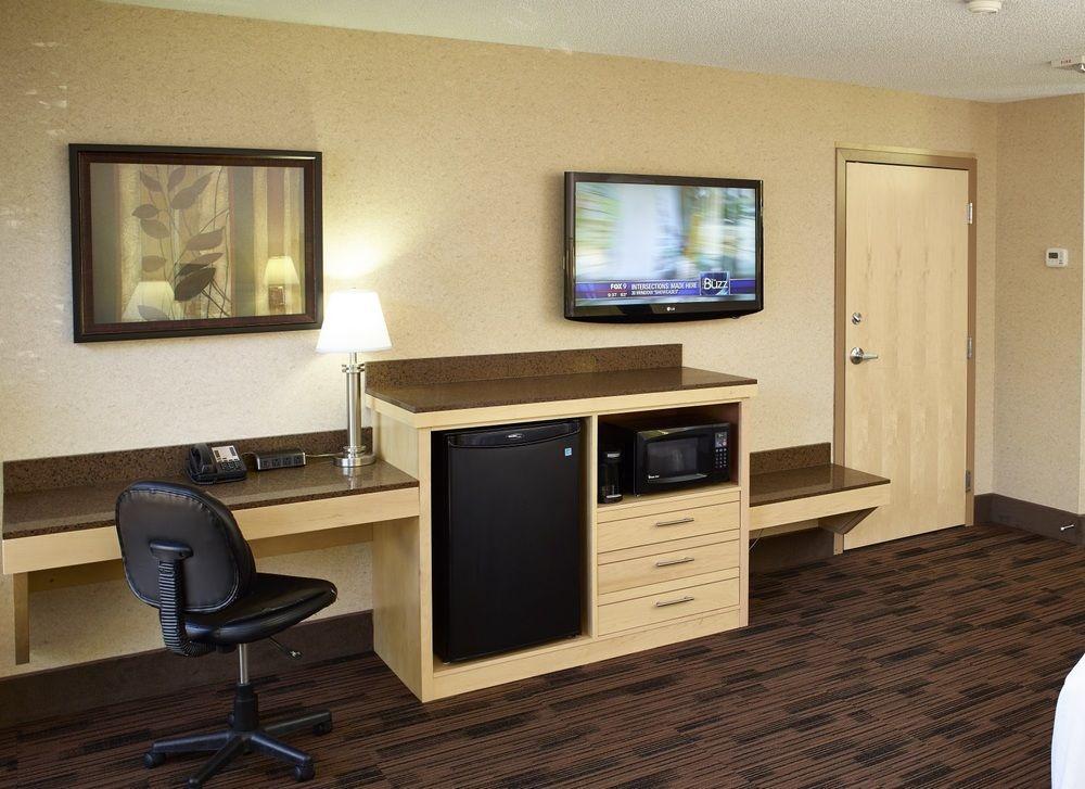 Livinn Hotel Minneapolis North / Fridley Екстериор снимка