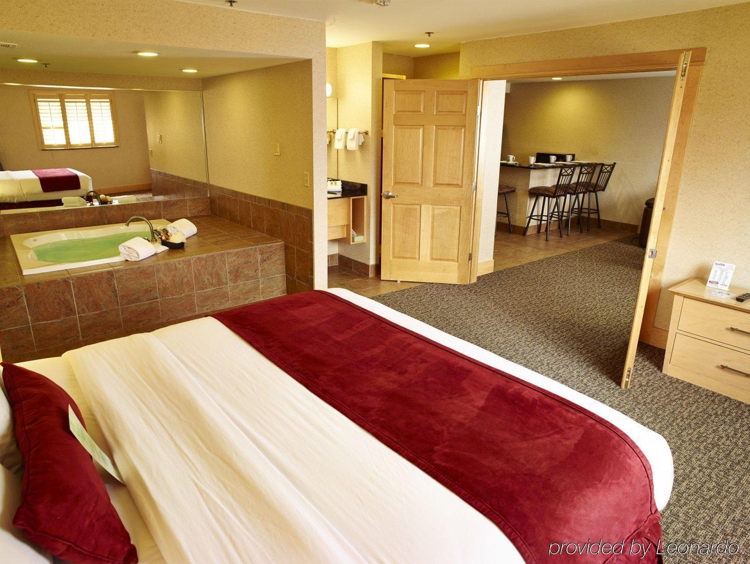 Livinn Hotel Minneapolis North / Fridley Екстериор снимка