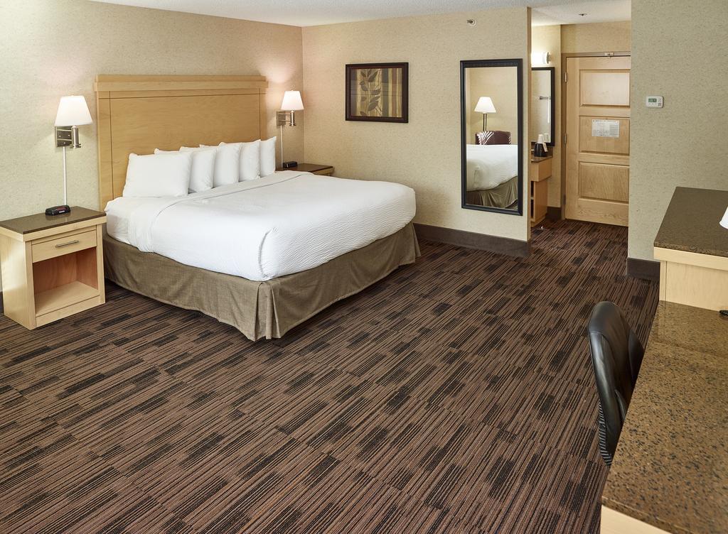 Livinn Hotel Minneapolis North / Fridley Екстериор снимка