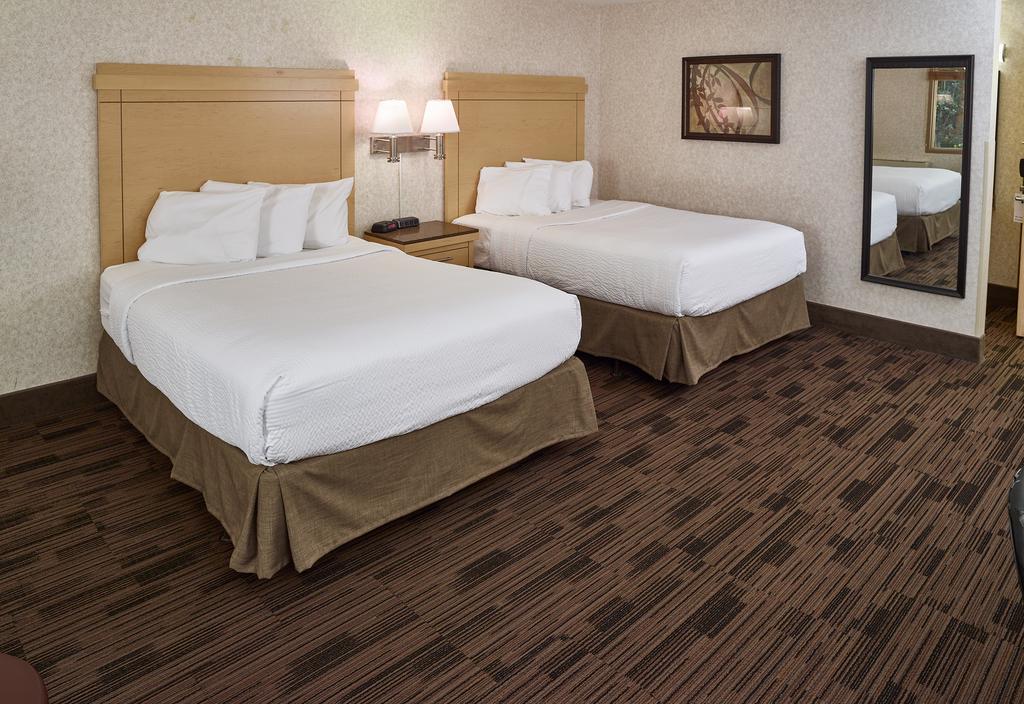 Livinn Hotel Minneapolis North / Fridley Екстериор снимка