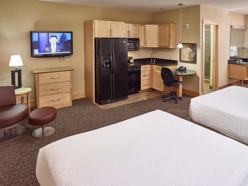 Livinn Hotel Minneapolis North / Fridley Екстериор снимка