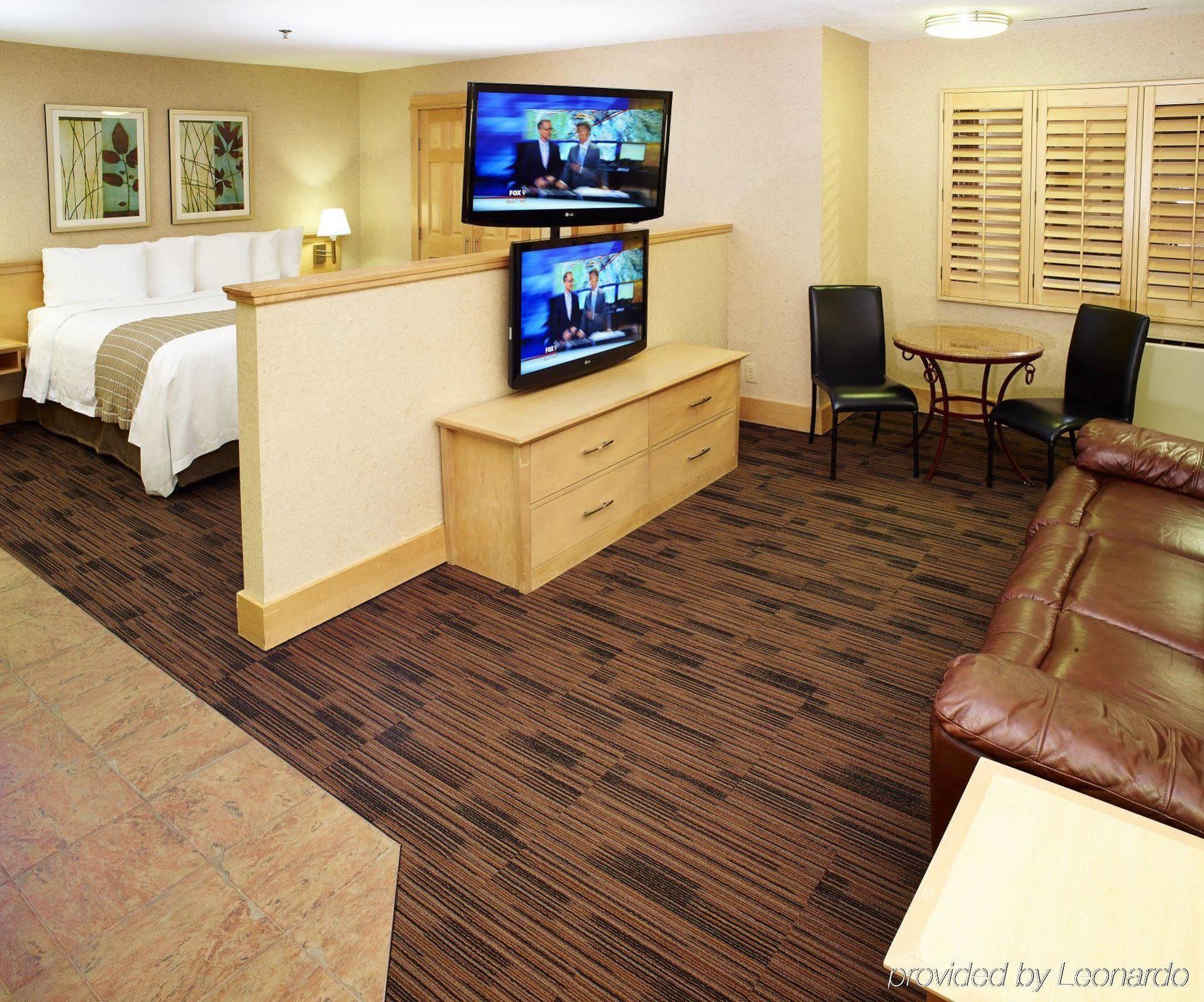 Livinn Hotel Minneapolis North / Fridley Екстериор снимка