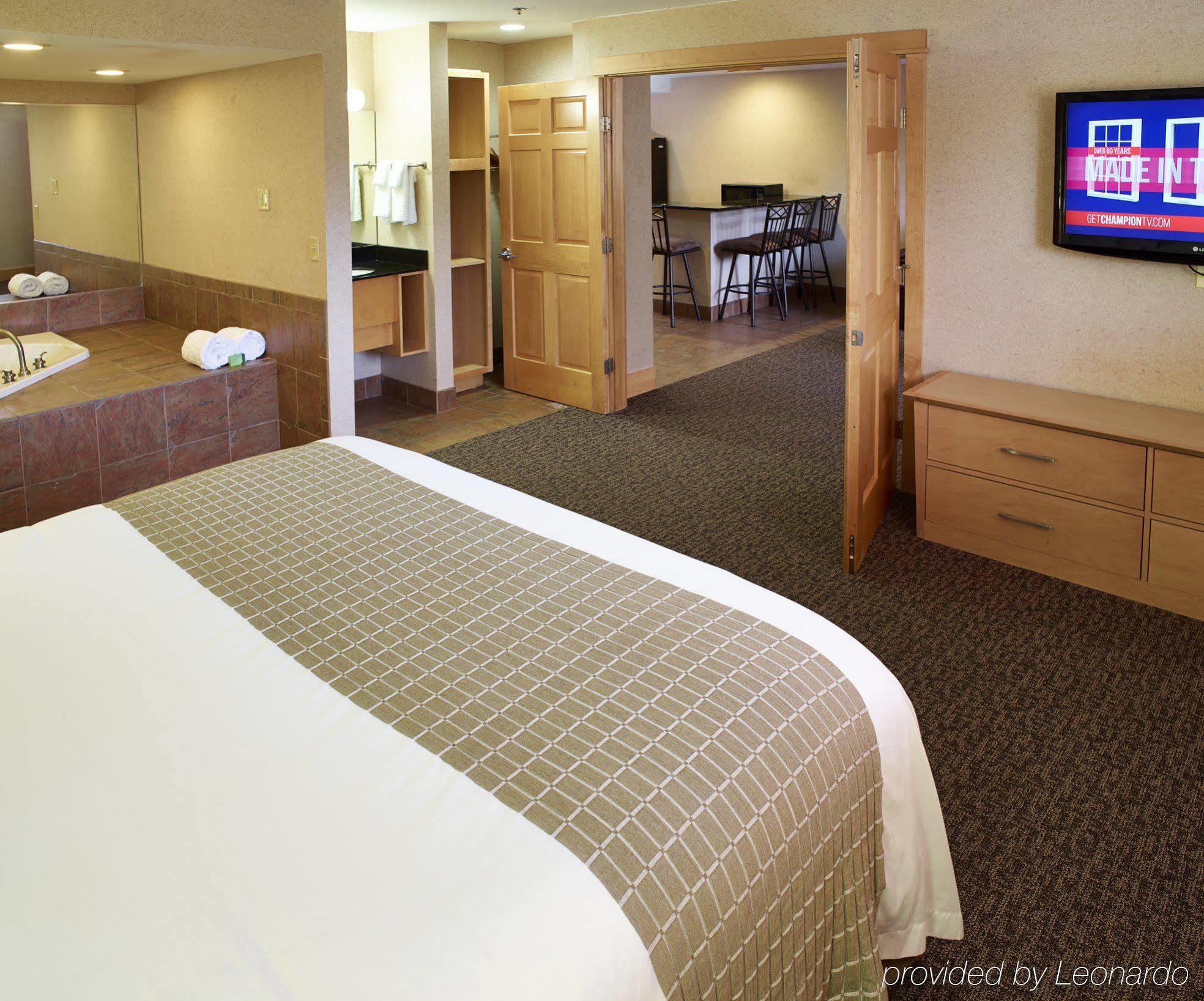 Livinn Hotel Minneapolis North / Fridley Екстериор снимка