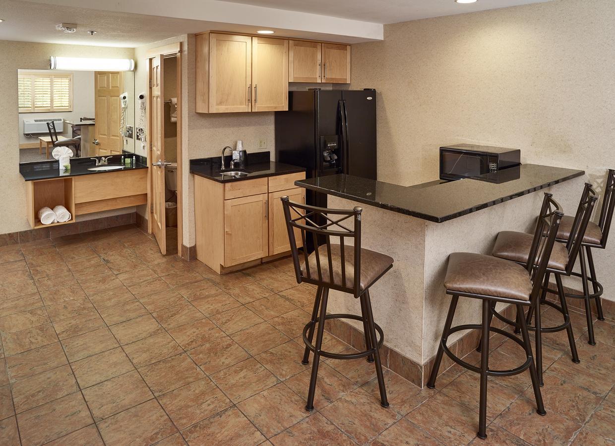 Livinn Hotel Minneapolis North / Fridley Екстериор снимка