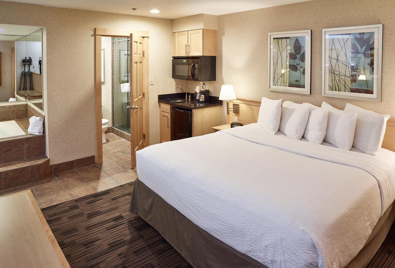 Livinn Hotel Minneapolis North / Fridley Екстериор снимка