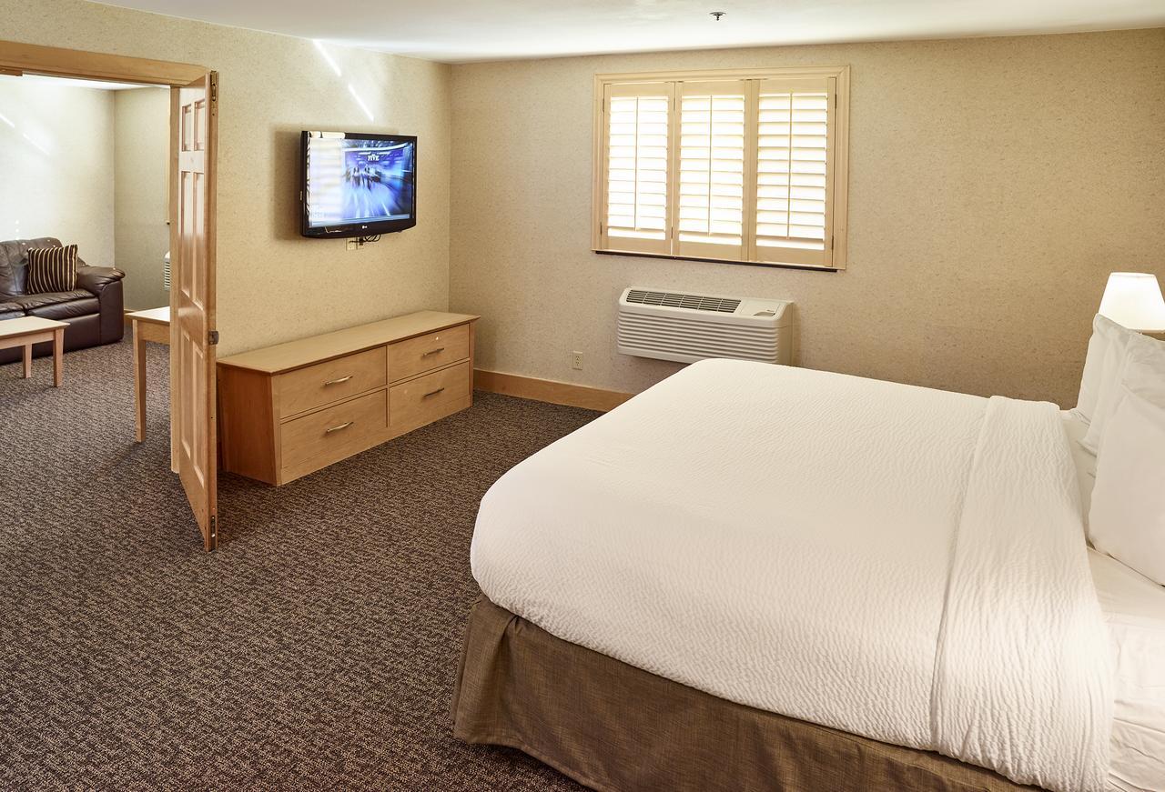 Livinn Hotel Minneapolis North / Fridley Екстериор снимка