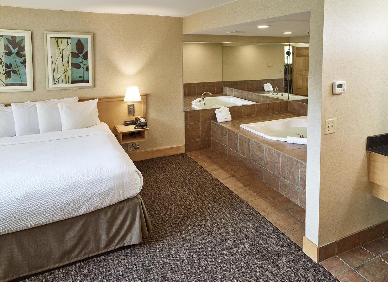 Livinn Hotel Minneapolis North / Fridley Екстериор снимка