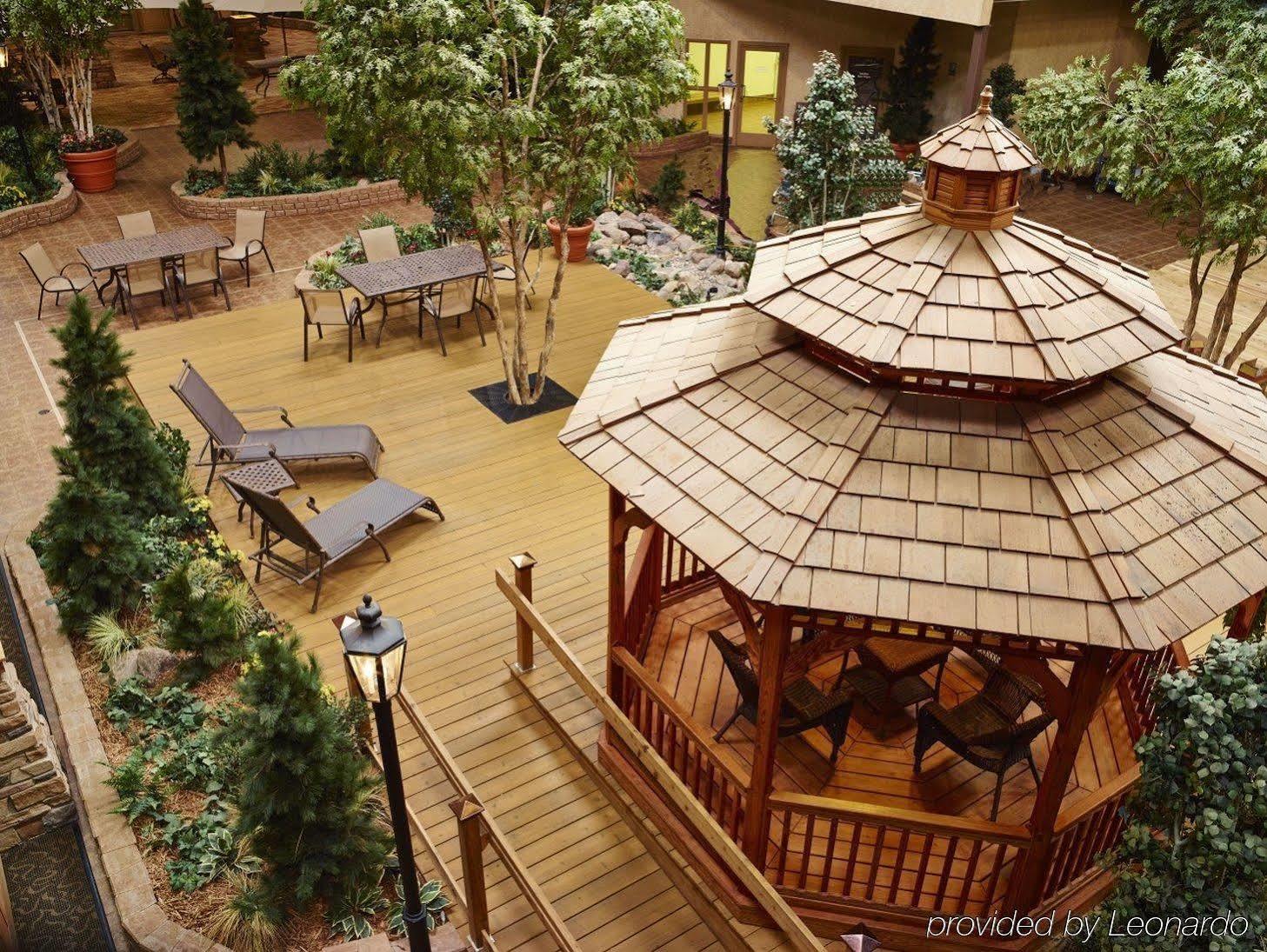 Livinn Hotel Minneapolis North / Fridley Екстериор снимка
