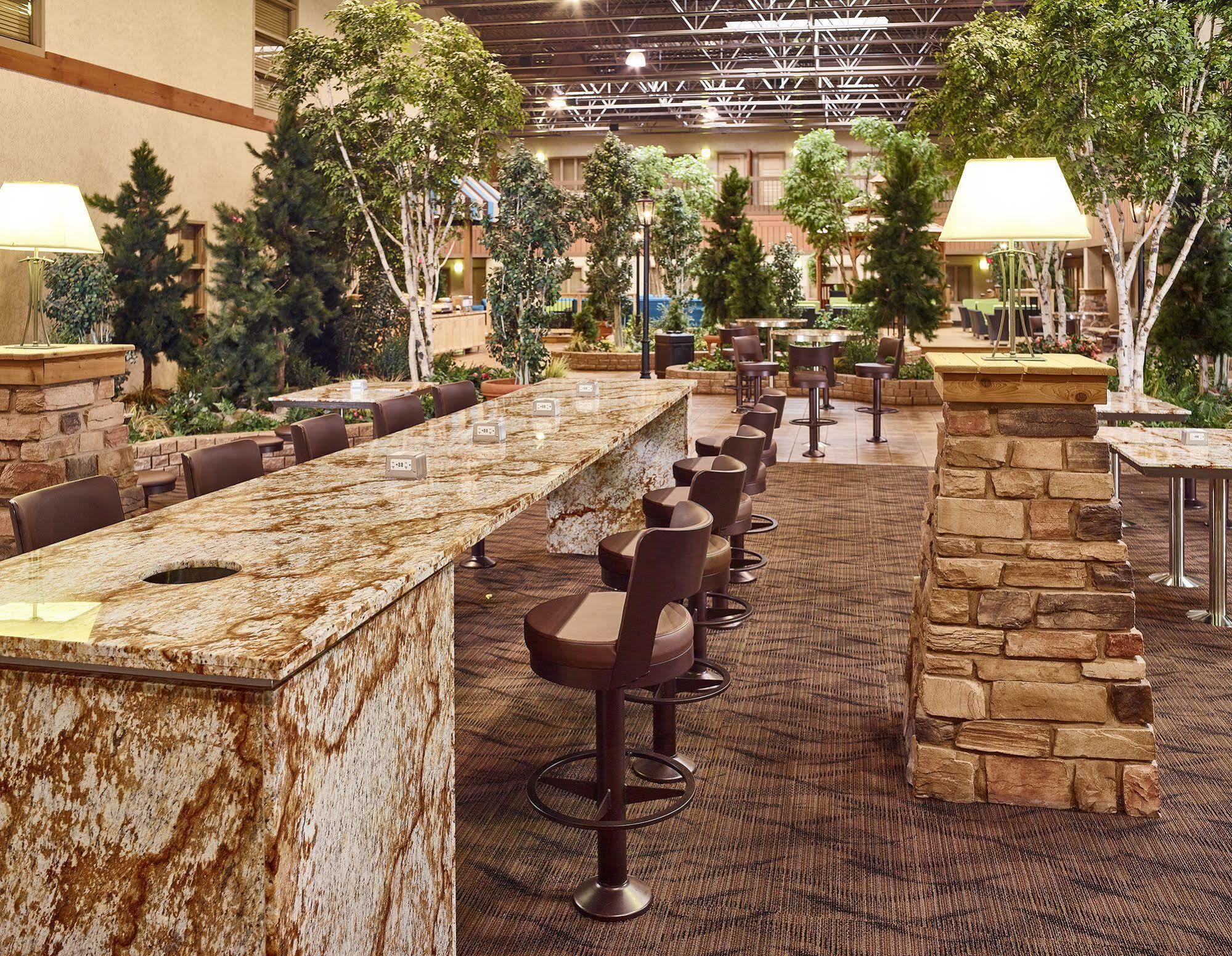 Livinn Hotel Minneapolis North / Fridley Екстериор снимка