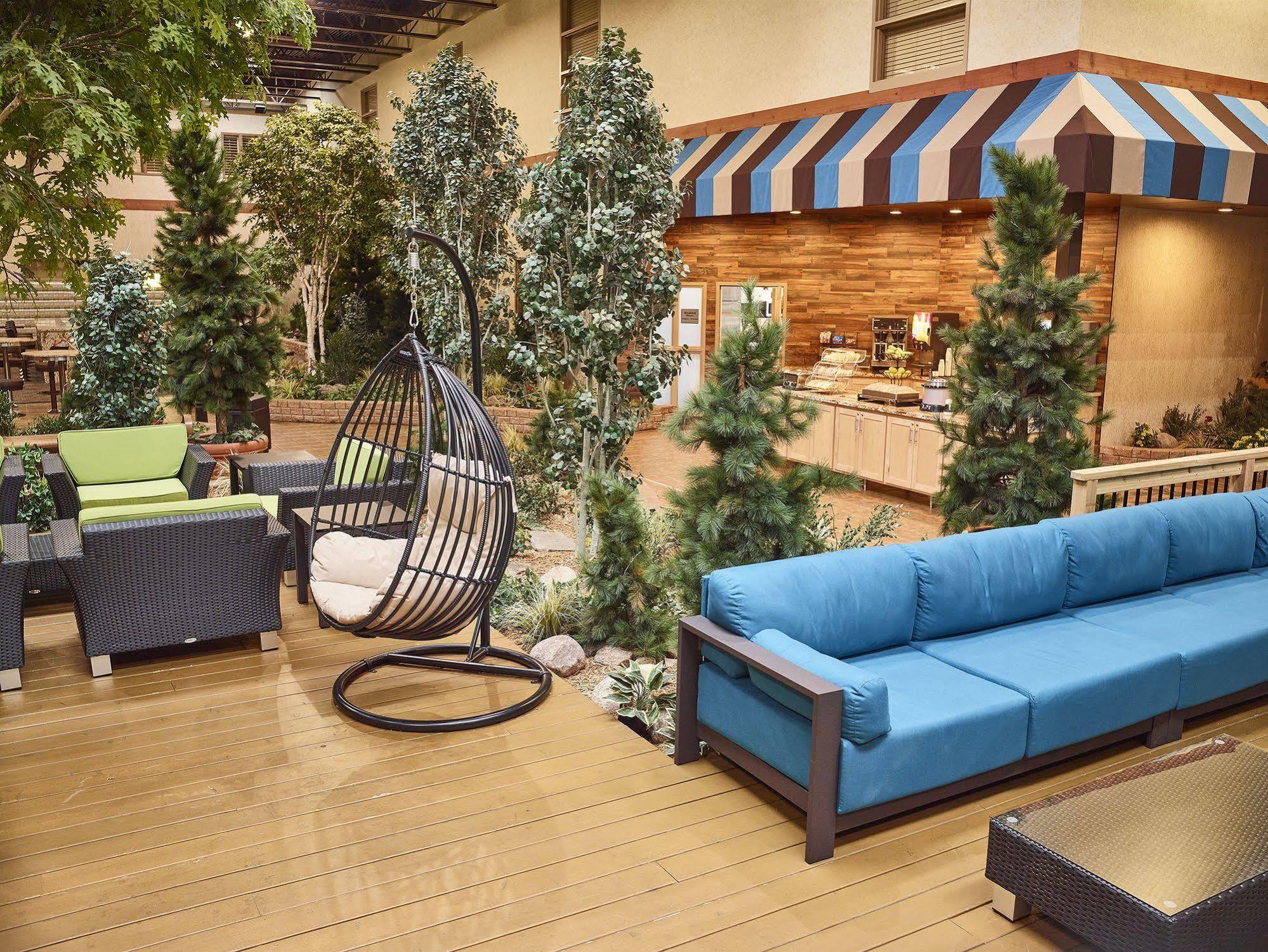 Livinn Hotel Minneapolis North / Fridley Екстериор снимка