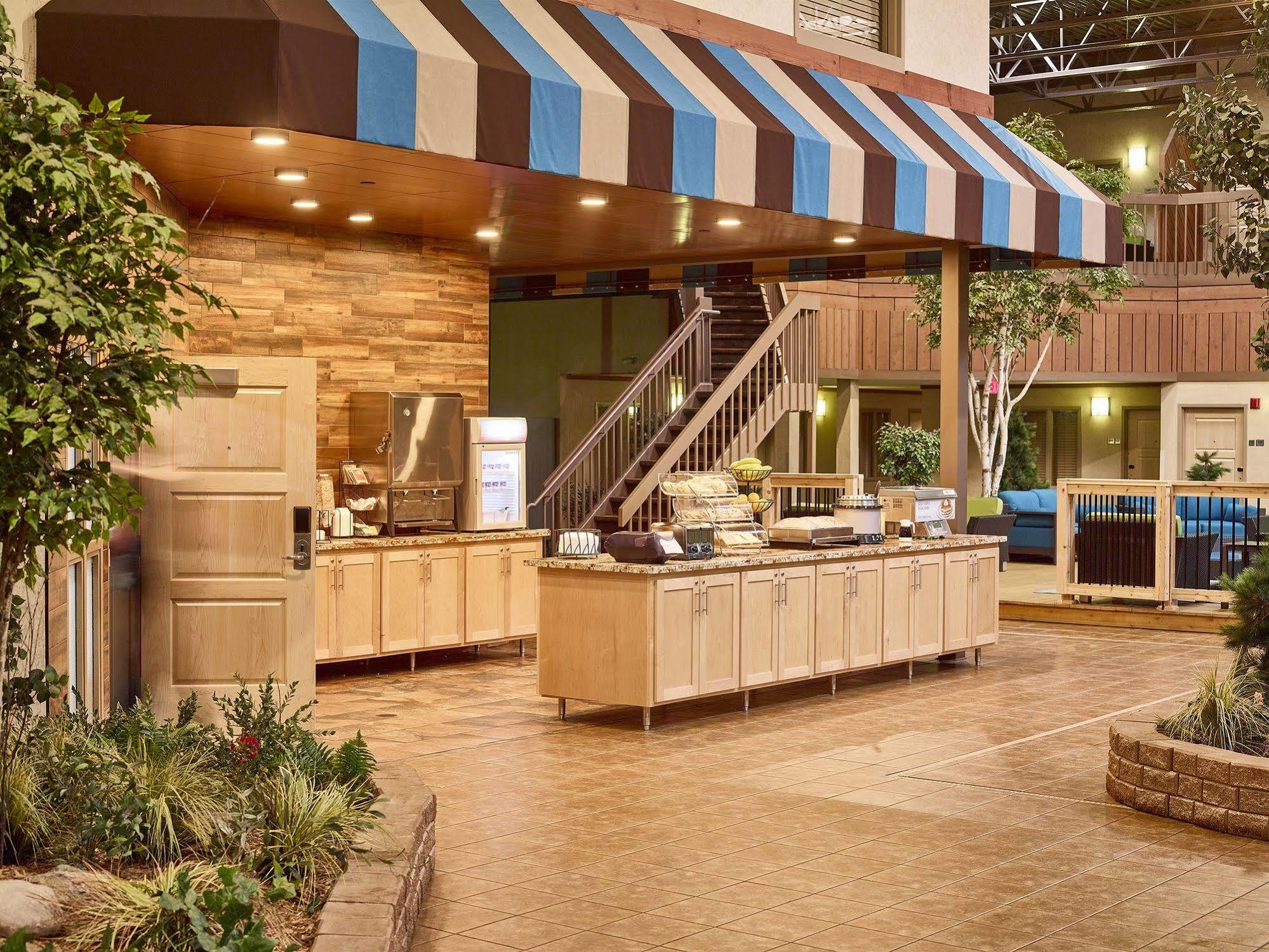 Livinn Hotel Minneapolis North / Fridley Екстериор снимка