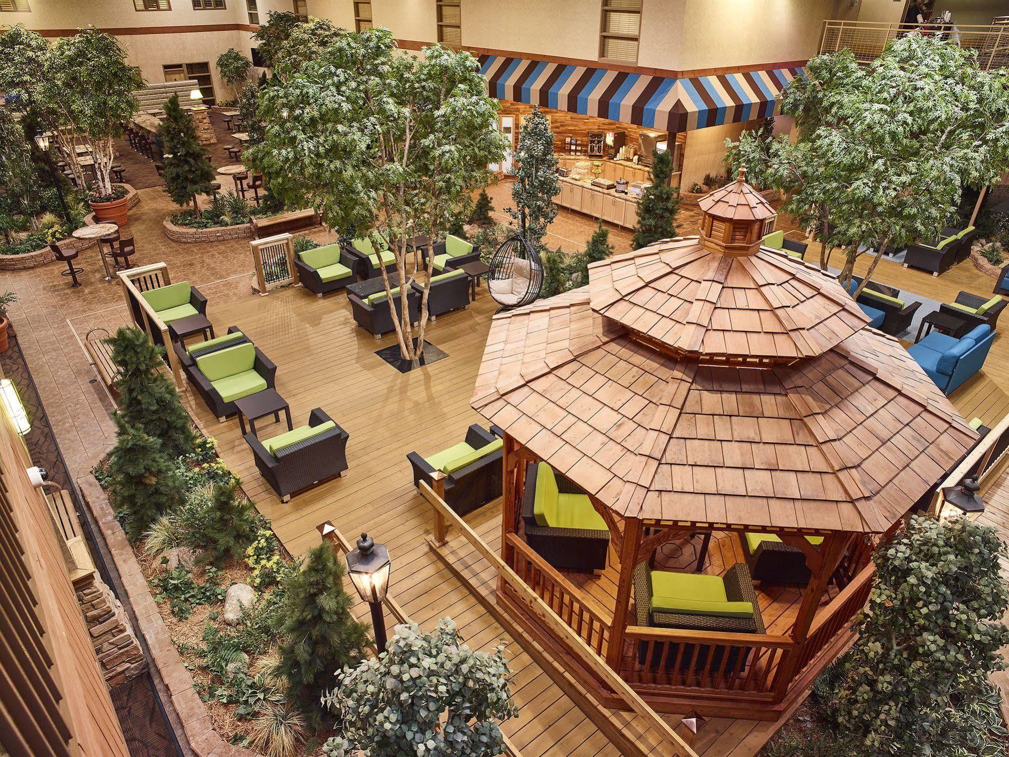 Livinn Hotel Minneapolis North / Fridley Екстериор снимка