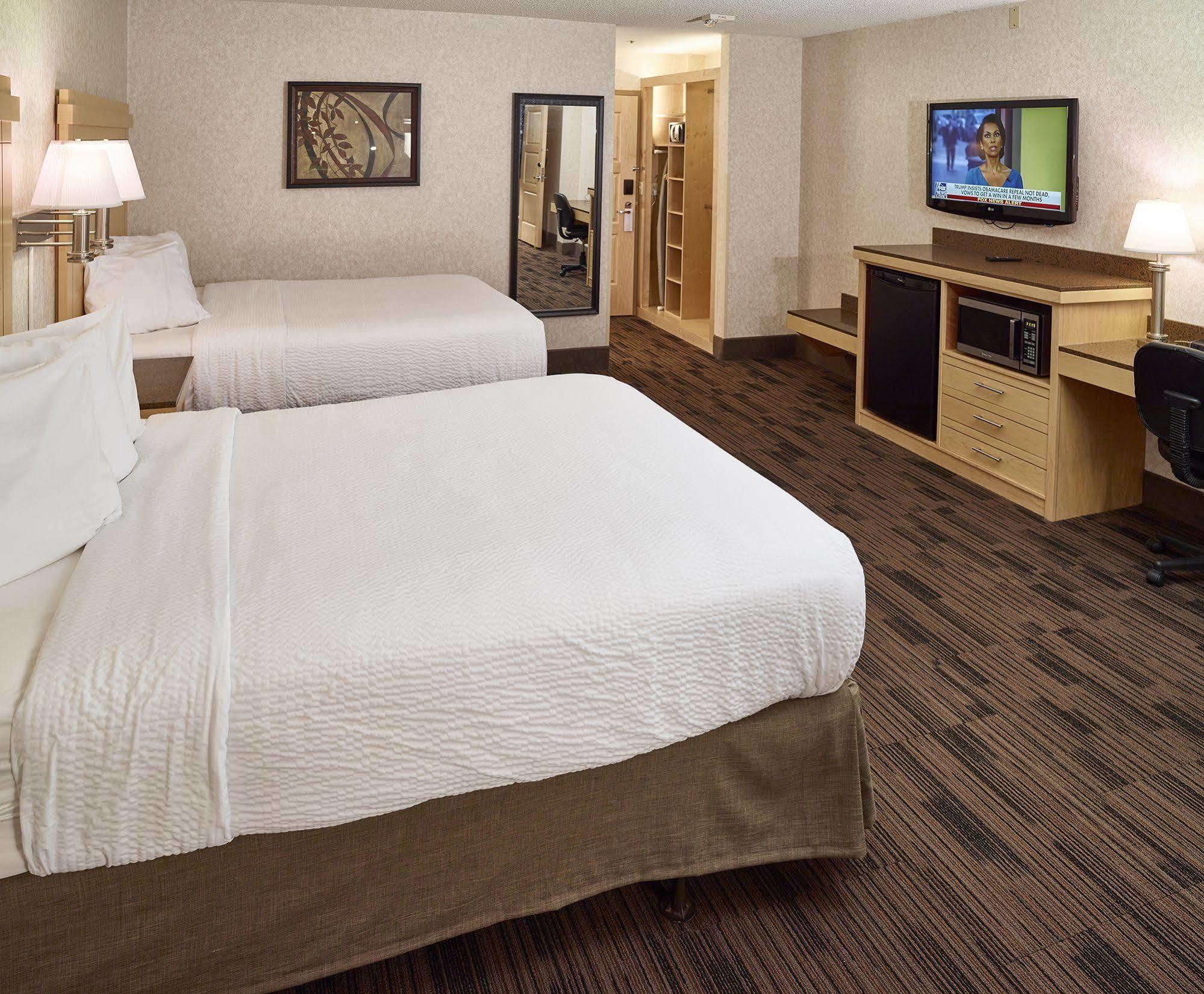Livinn Hotel Minneapolis North / Fridley Екстериор снимка