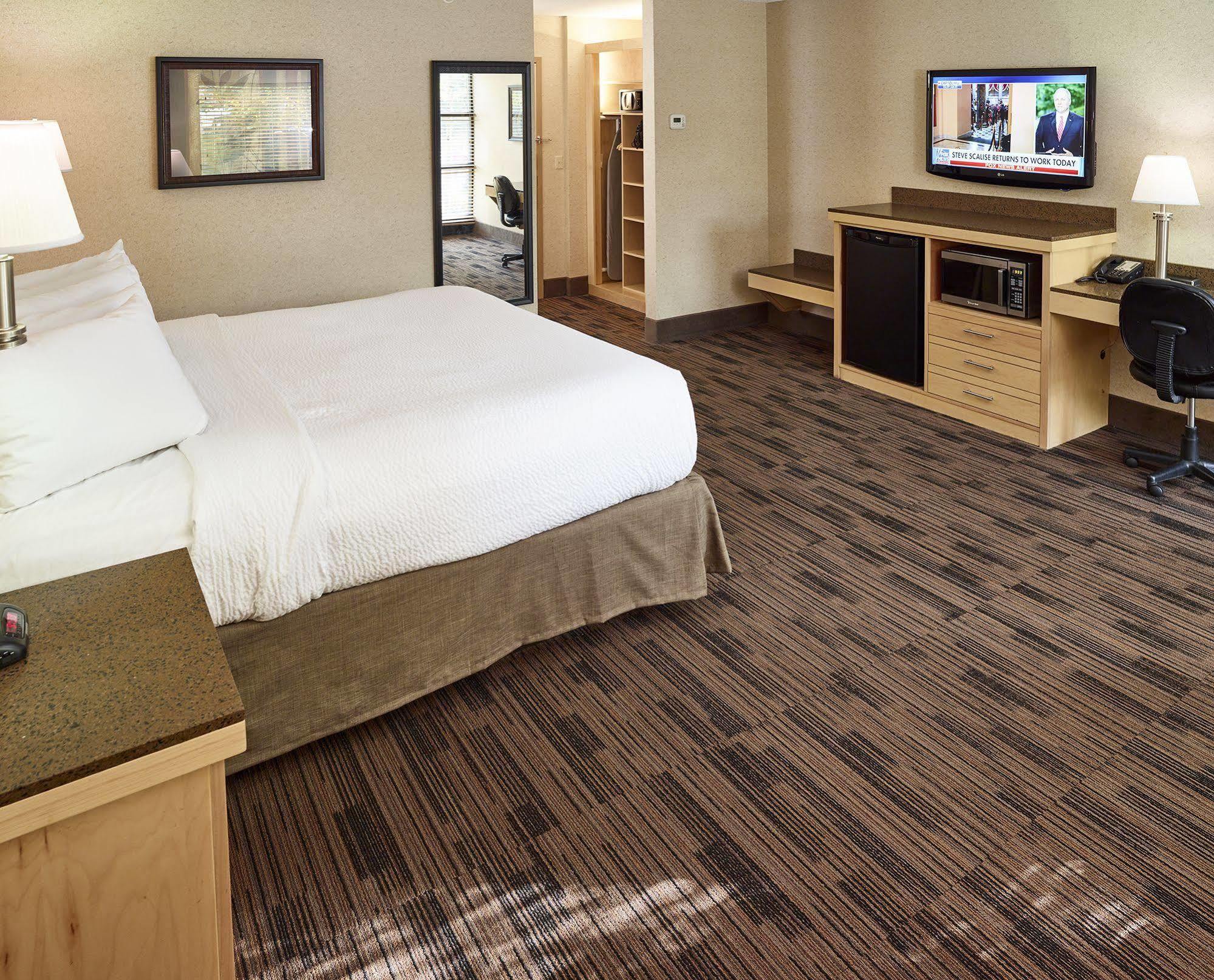 Livinn Hotel Minneapolis North / Fridley Екстериор снимка
