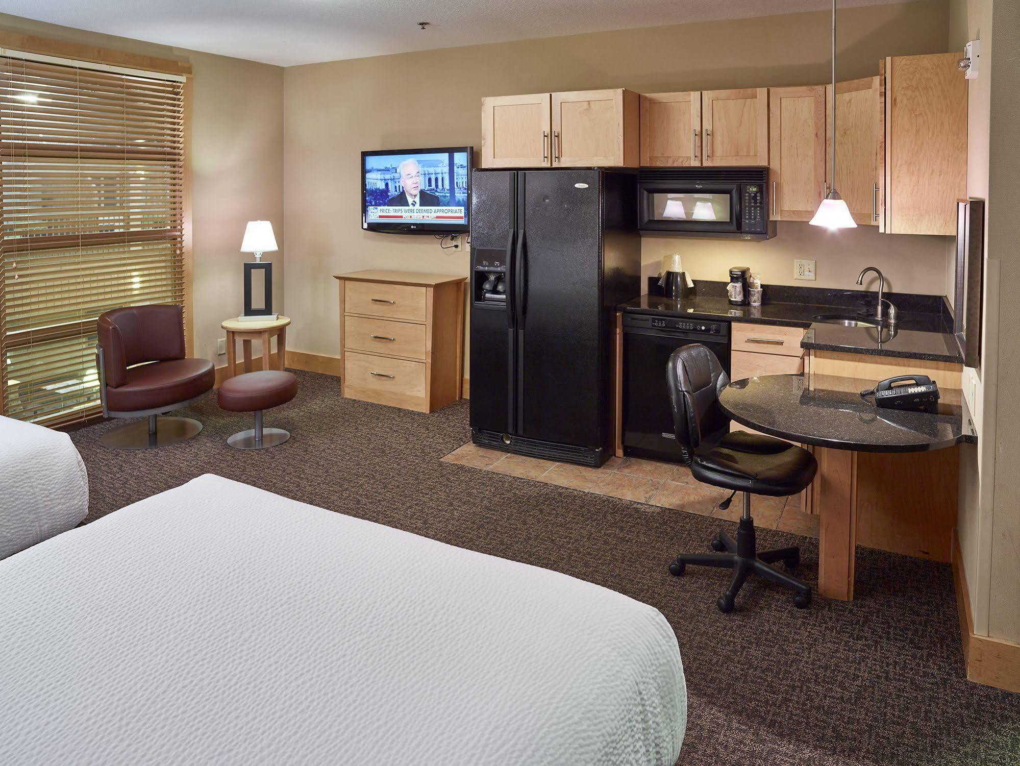 Livinn Hotel Minneapolis North / Fridley Екстериор снимка
