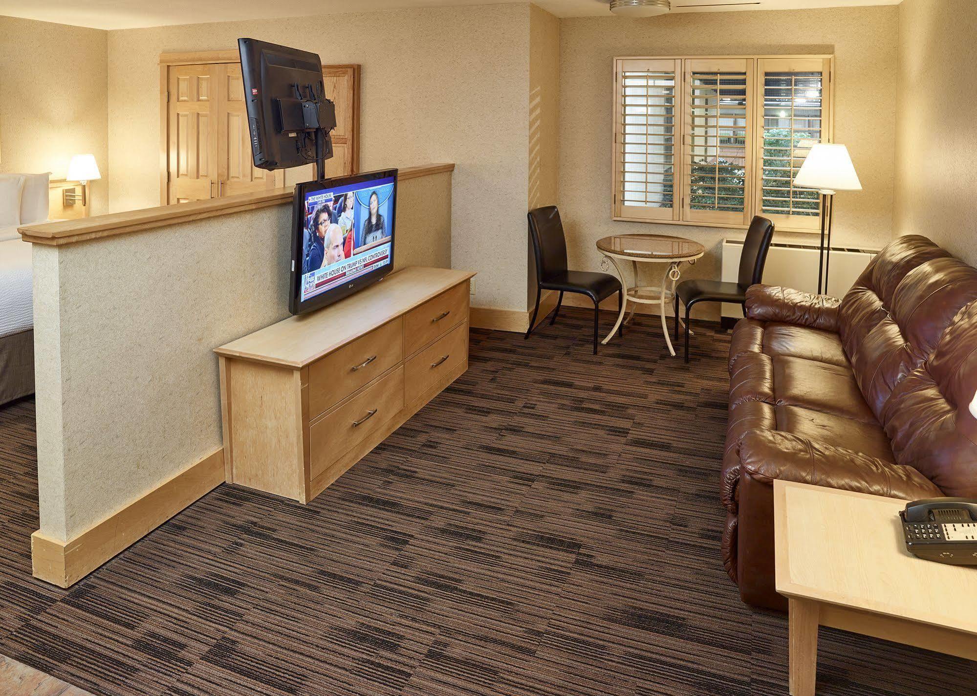 Livinn Hotel Minneapolis North / Fridley Екстериор снимка