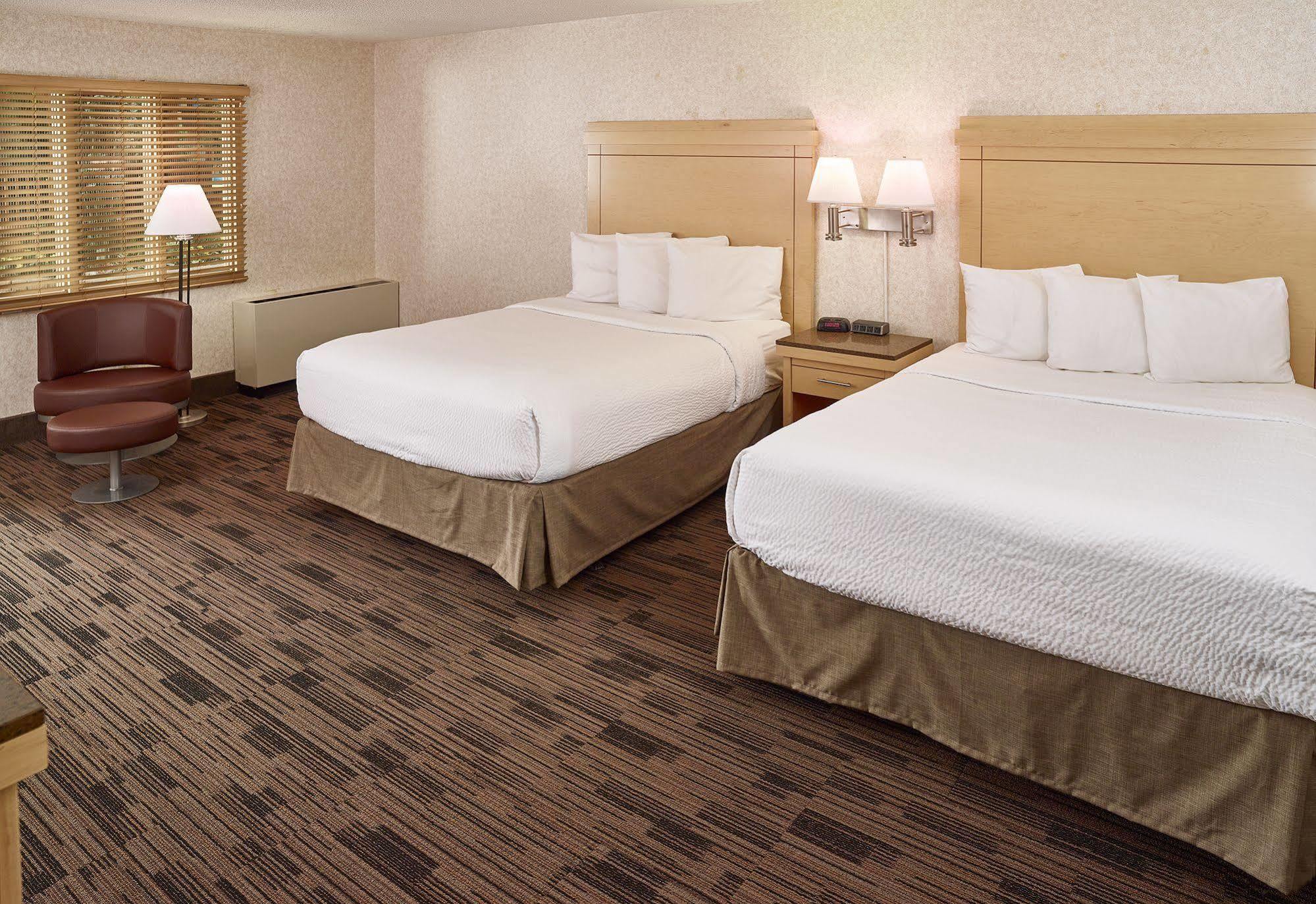 Livinn Hotel Minneapolis North / Fridley Екстериор снимка