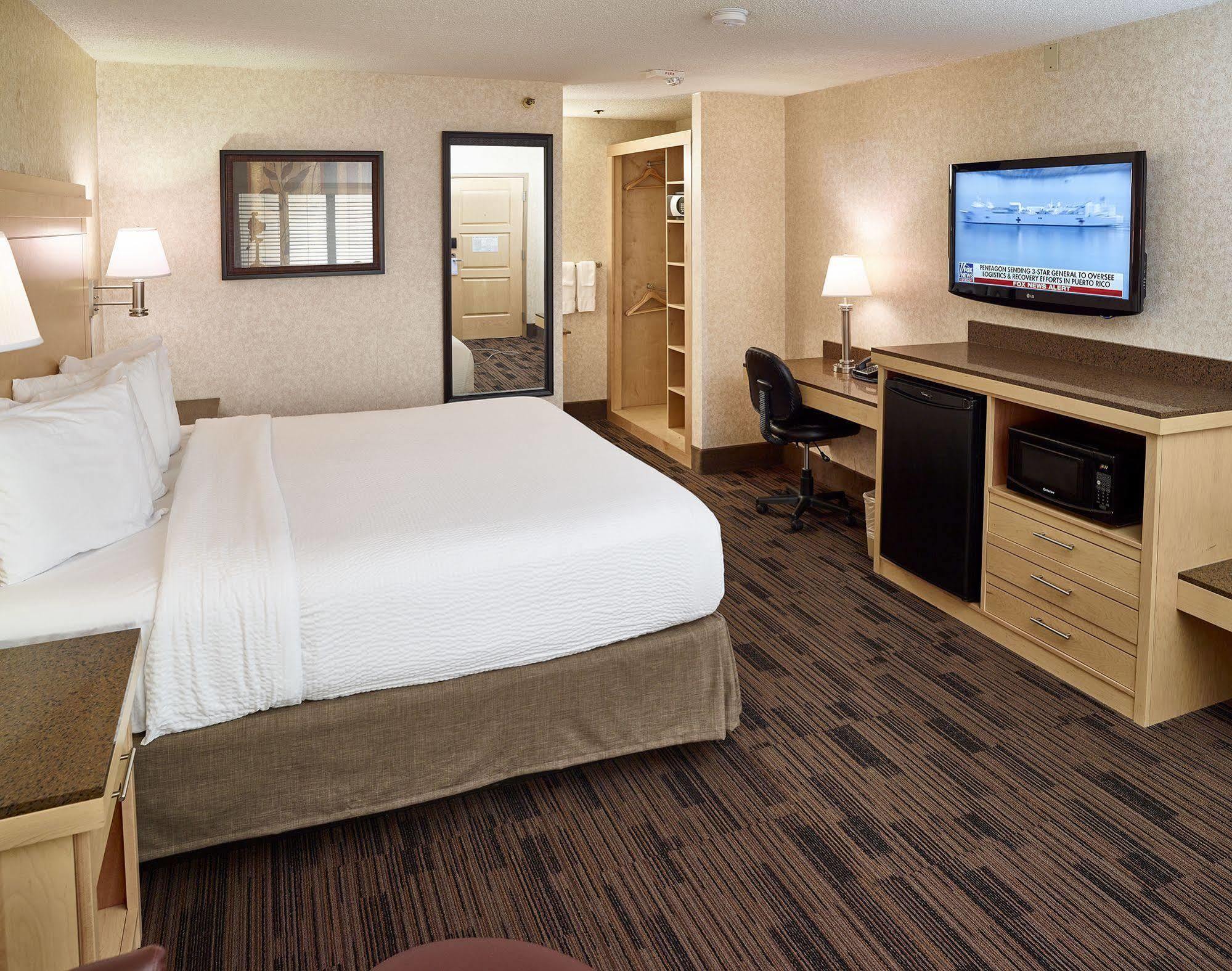Livinn Hotel Minneapolis North / Fridley Екстериор снимка