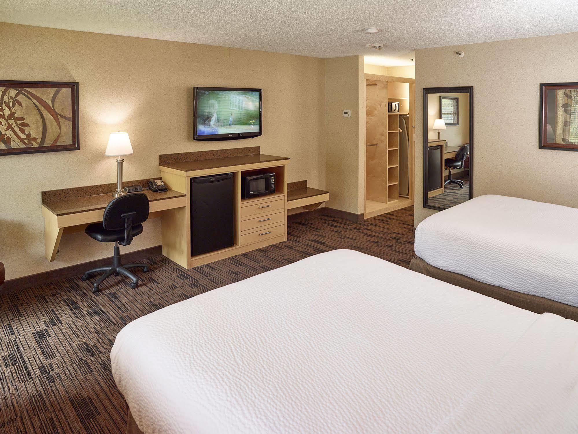 Livinn Hotel Minneapolis North / Fridley Екстериор снимка