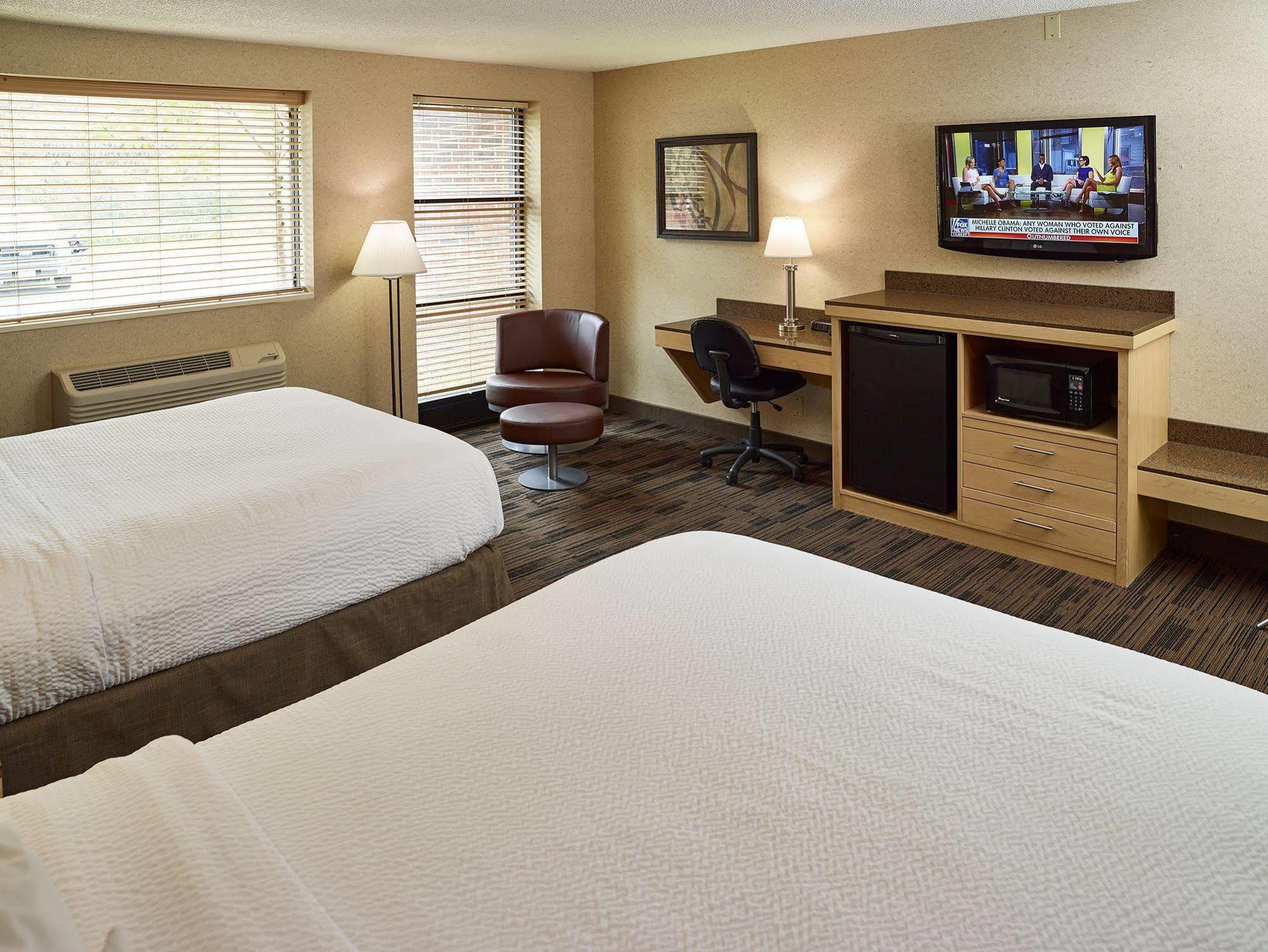 Livinn Hotel Minneapolis North / Fridley Екстериор снимка