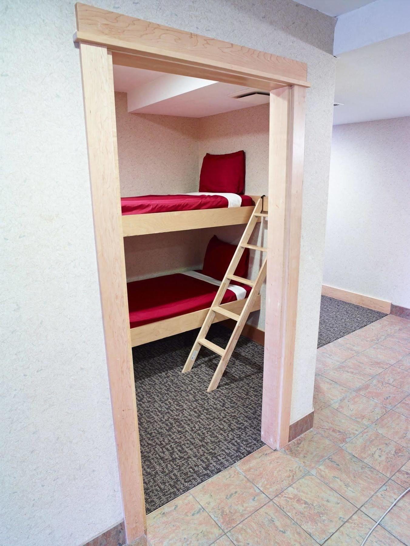 Livinn Hotel Minneapolis North / Fridley Екстериор снимка