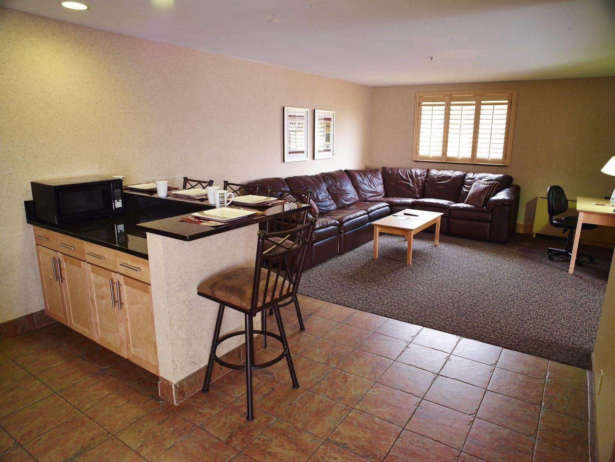 Livinn Hotel Minneapolis North / Fridley Екстериор снимка